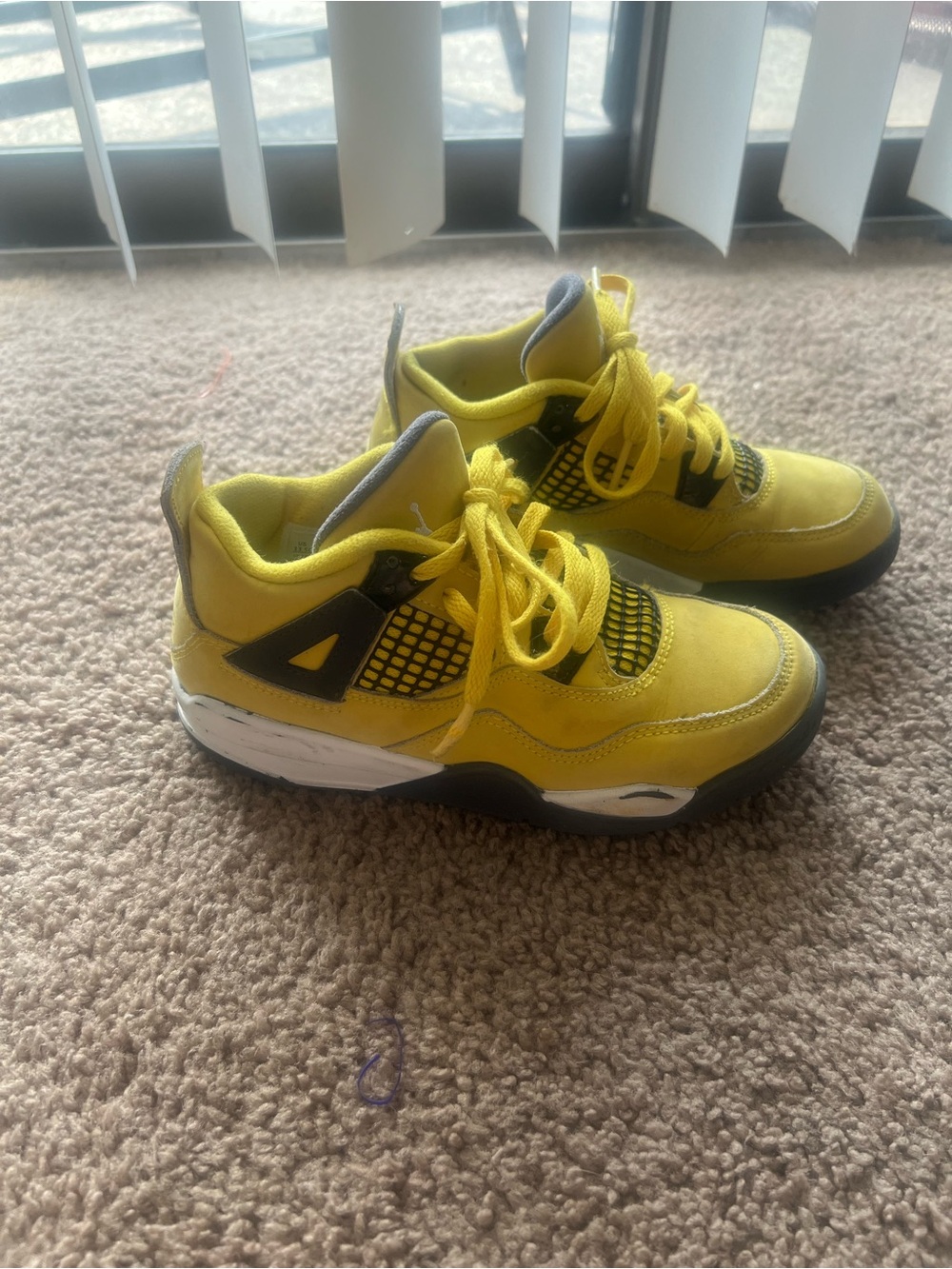 Jordan 4 retro lightning sneakers tour yellow